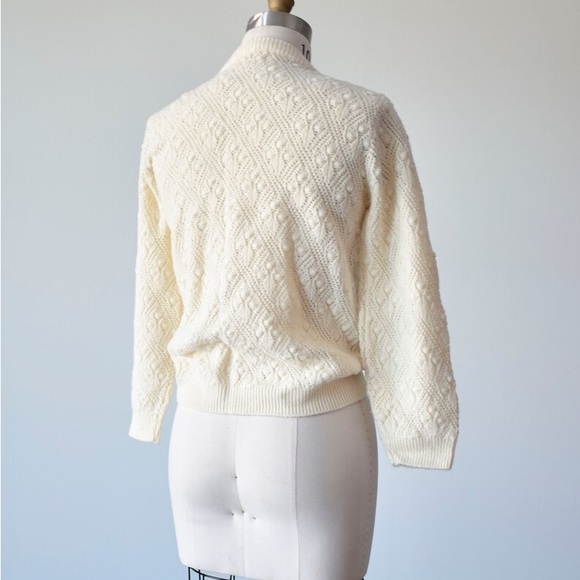 Vintage 1970s Elegant Cream Cable Knit Sweater / Cardigan Small - Picture 7 of 8